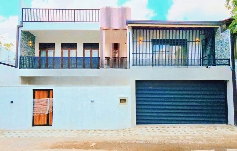 SUPAR BRAND NEW 3 STOREY HOUSE FOR SAL INTALAWATUGOADA HOKANDARA ROAD