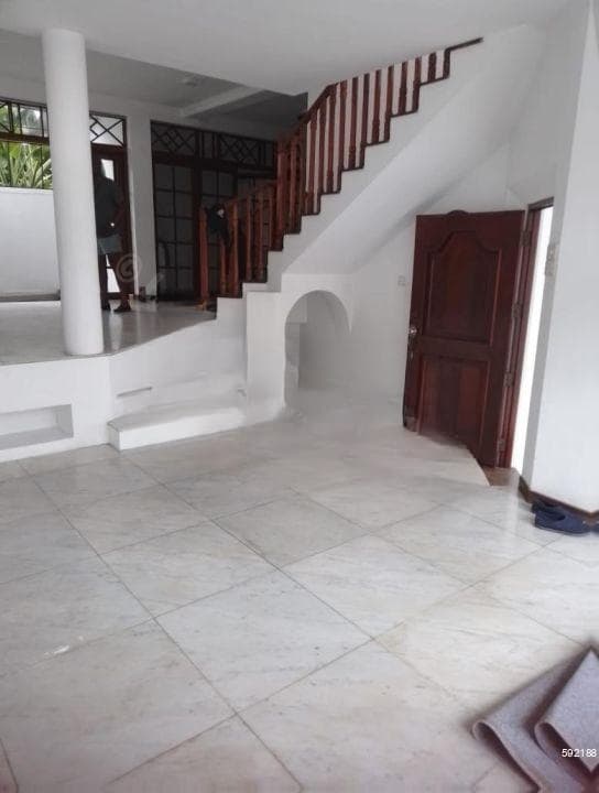 4 Bedroom House for Rent - Colombo 5, Off Thimbirigasyaya Road | LKR 350,000 Per Month (EM862)