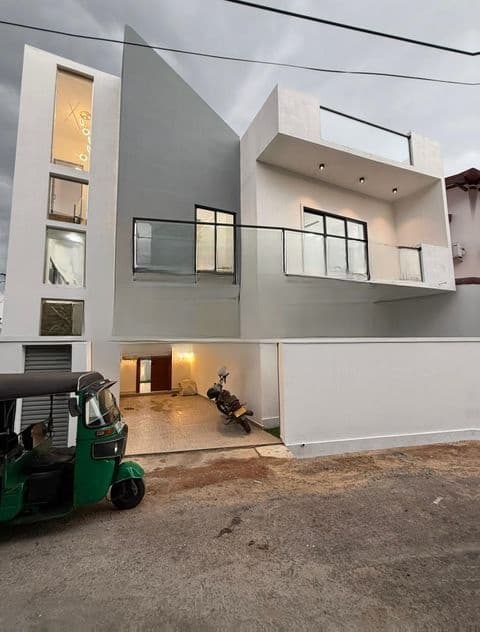 Modern Three storied house for sale Athurugiriya