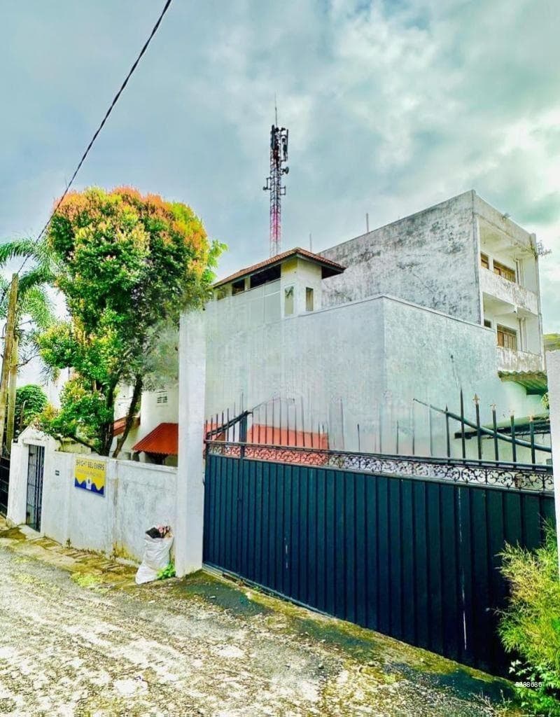 Battaramulla Thalahena Single Story House on 6.2 Perches of Land for Sale