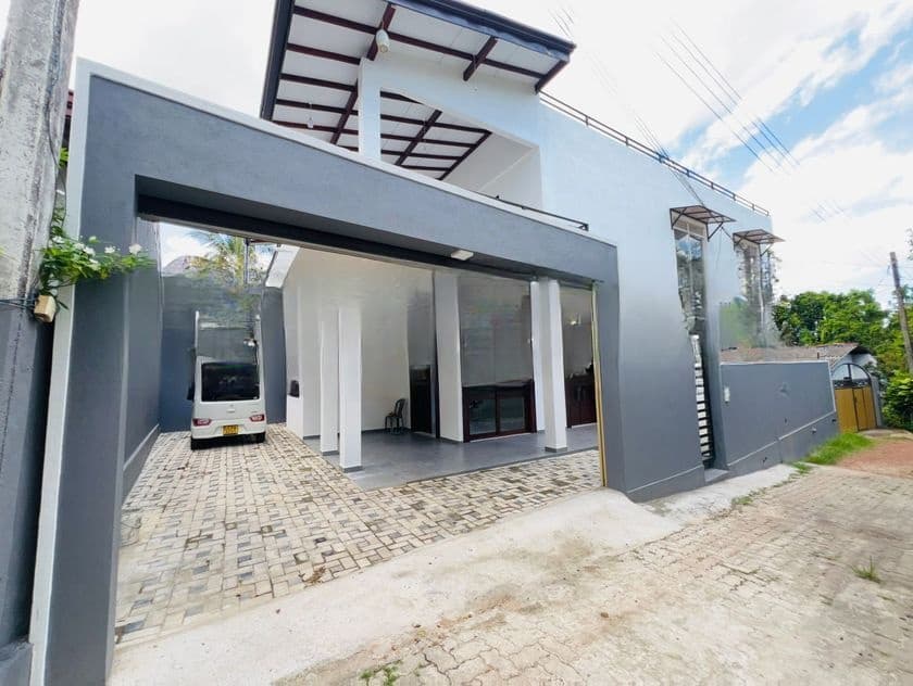 මාලබේ නගරයෙන් සුඛෝපභෝගී නිවසක් විකිණීමට