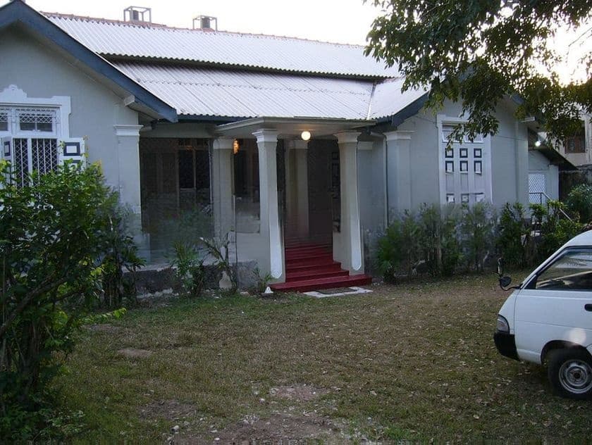 NUGEGODA : 7 BR (30 perches) COLONIAL BUNGALOW FOR SALE