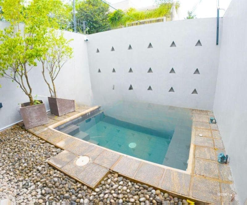 House for rent in Battaramulla with Swimming pool