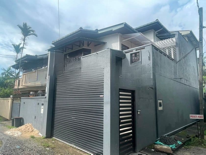Two Storey House for Rent Baththaramulla