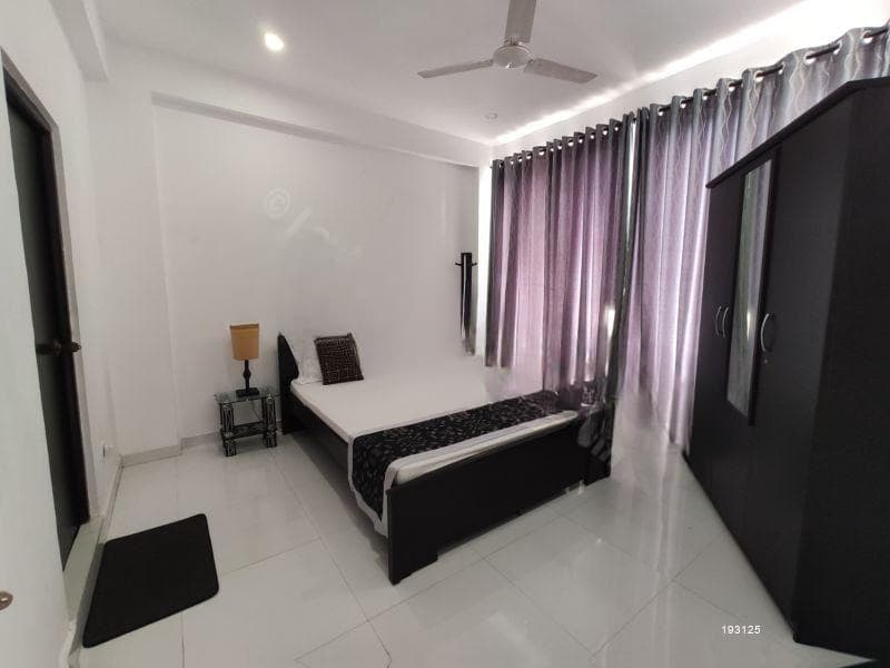 Sea View Holiday Luxury Furnished Seaview 2 Bedroom Apartment with Pool & GYM at Wellawatta