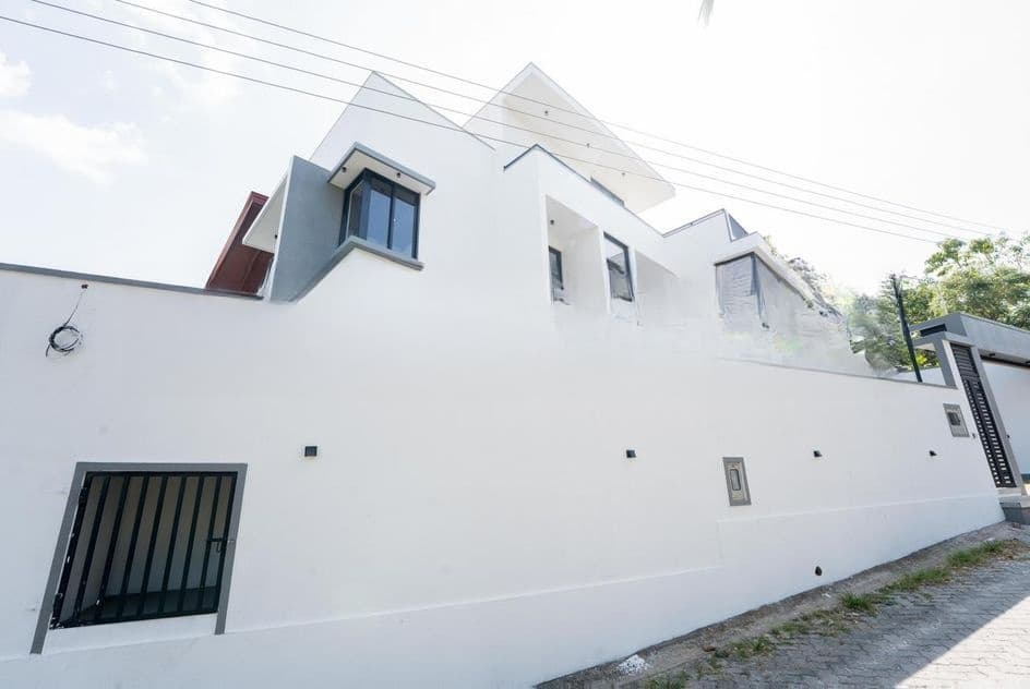 brand new 3st luxury house for sale in Battaramulla