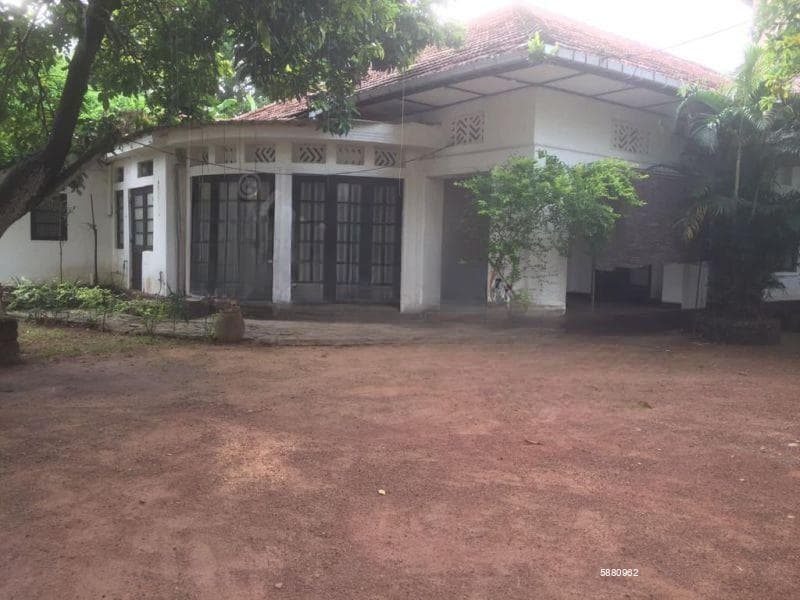 34.86 Perch Land with Old House for Sale in Mount Lavinia, S1866