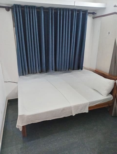 Single Ac Room for Short Term - Pepiliyana