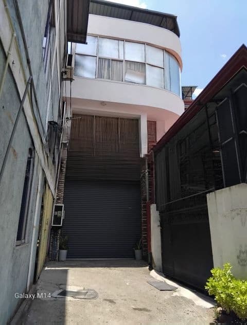 House and three-storey dormitory building for sale in Malabe (SSPH-319)