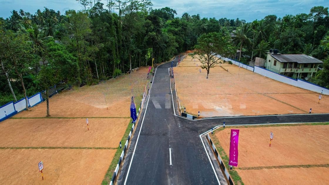 Land for Sale at Homagama Near High Level Road
