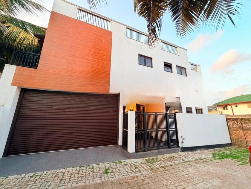 Mount Lavinia 5 BR Brand New House for Sale
