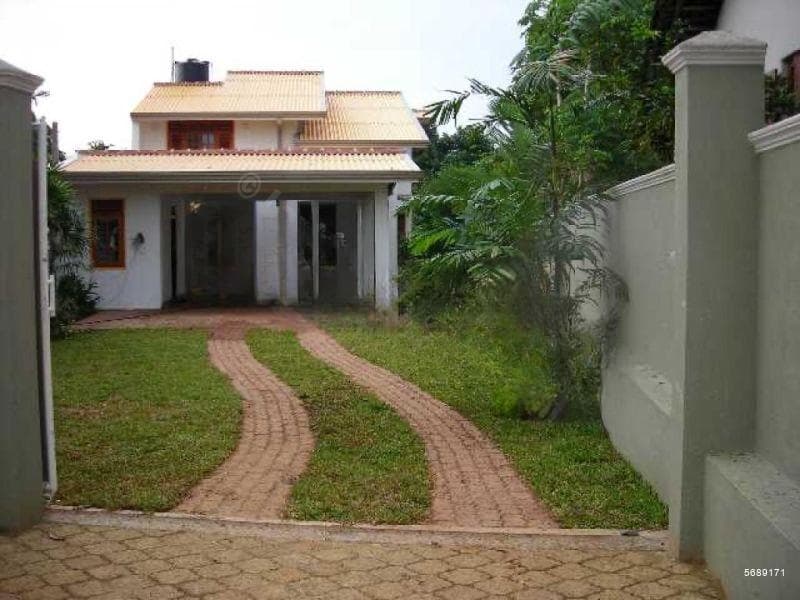 Battaramulla | Luxury house | Swimming Pool | Semi furnished | 4Bedroom | 350K