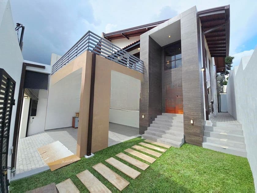 03BR Luxury Two Storey House for Sale In Battaramulla