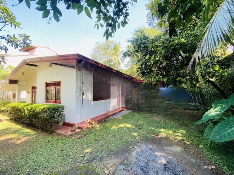 20P Land with Livable House at LAND VALUE Close to Administrative City, Battaramulla