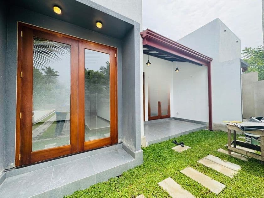Brand New solid super luxury House-piliyandala