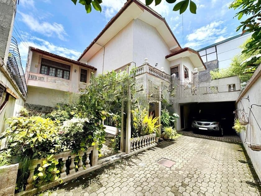 Geoffrey Bawa Style Modern Luxury House For Sale In Colombo 04