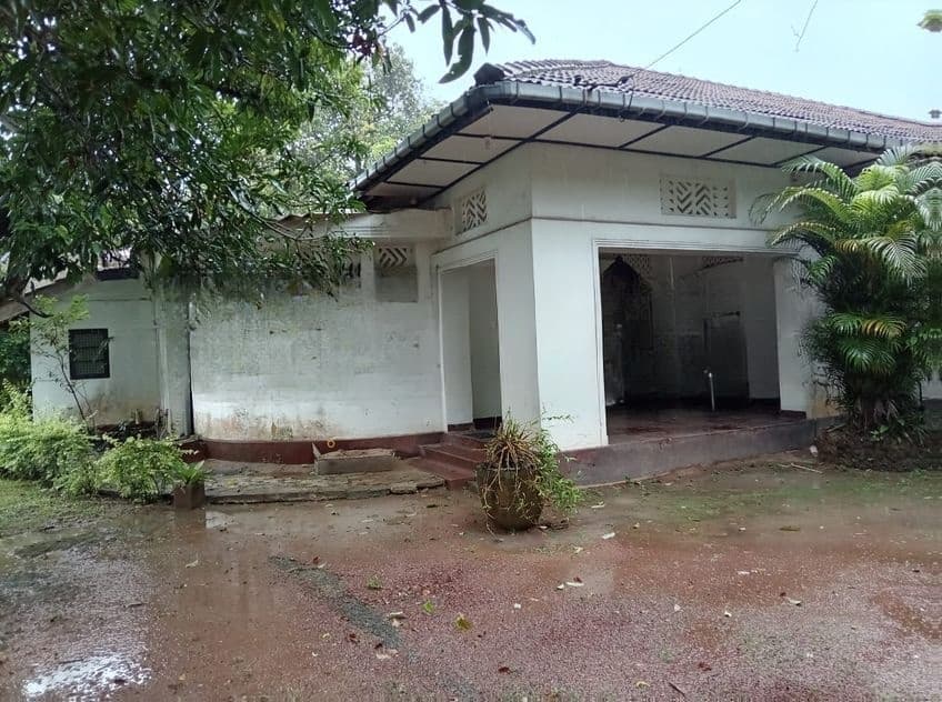34 Perches land for sale with Colonial type House (C7-10216)