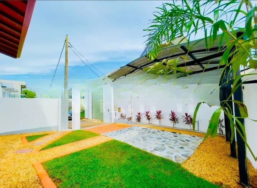 පදිංචිවිය සෑදු ළස්සන දෙමහල් නිවසක් විකිනිමට කොටිටාව පොල්ගස්ඕවිටමාර්ගයේ.