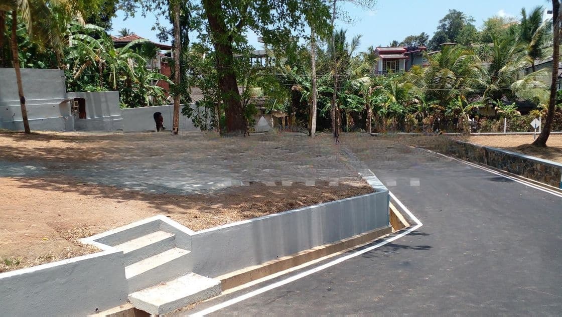 ගාල්ල කරාපිටිය රෝහලට ලගින් බිම් කොටස්