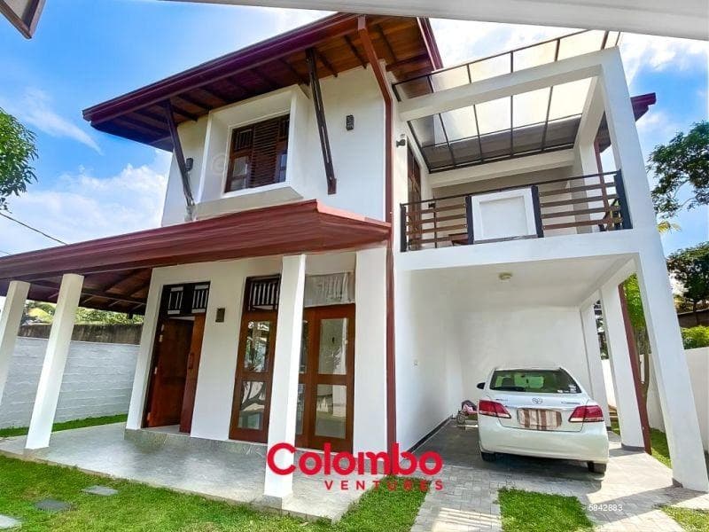 Boralesgamuwa House - 4 Room Brand New Modern house for Sale - Werahera Area, Boralesgamuwa (HS-434)