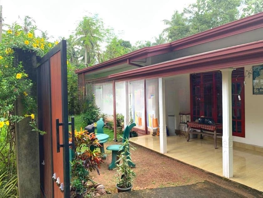 Well-maintained House for Sale in Kirillawala Waliweriya road