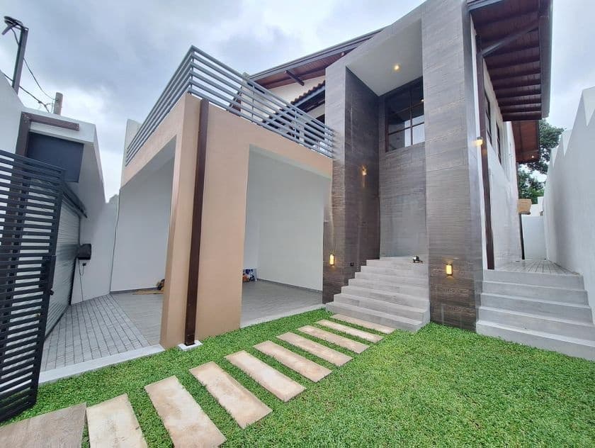 Battaramulla Luxury House for Sale