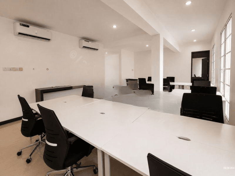 50 Seats - Fully Furnished Serviced Office Workstations for Rent in Colombo 03