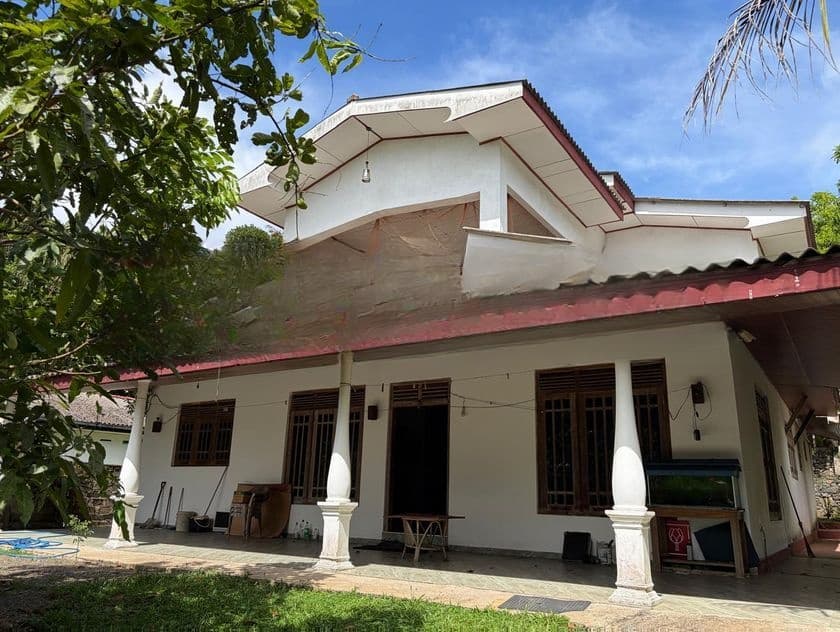 GALLE : 6BR (21P) TWO-STOREY MODERN HOUSE FOR SALE