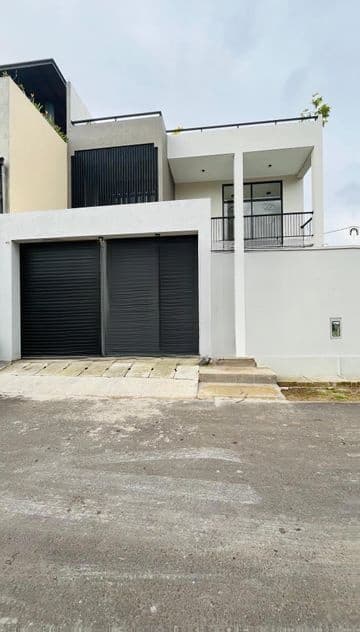 Luxury New House for Sale in Athurugiriya