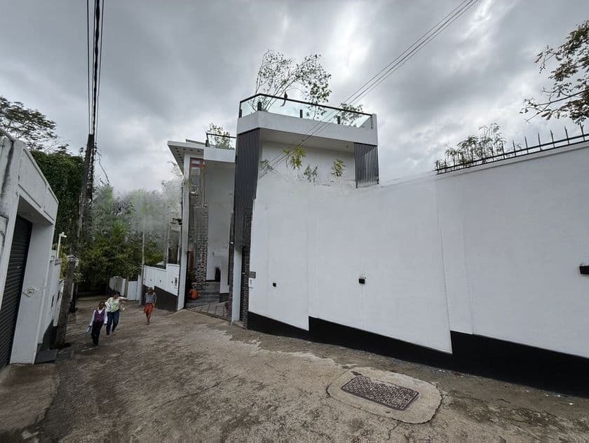 Fully A/C Super Luxury House Sale Battaramulla