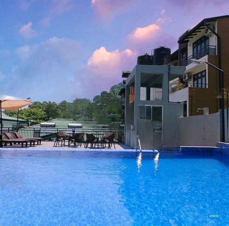 23 Bedroom hotel for sale in Kandy CITY LIMIT RS 399m