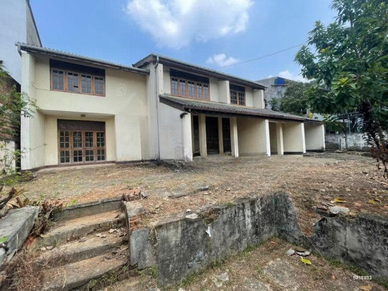 Land with an old house for Sale in Kotte Rajamahavihara Mawatha