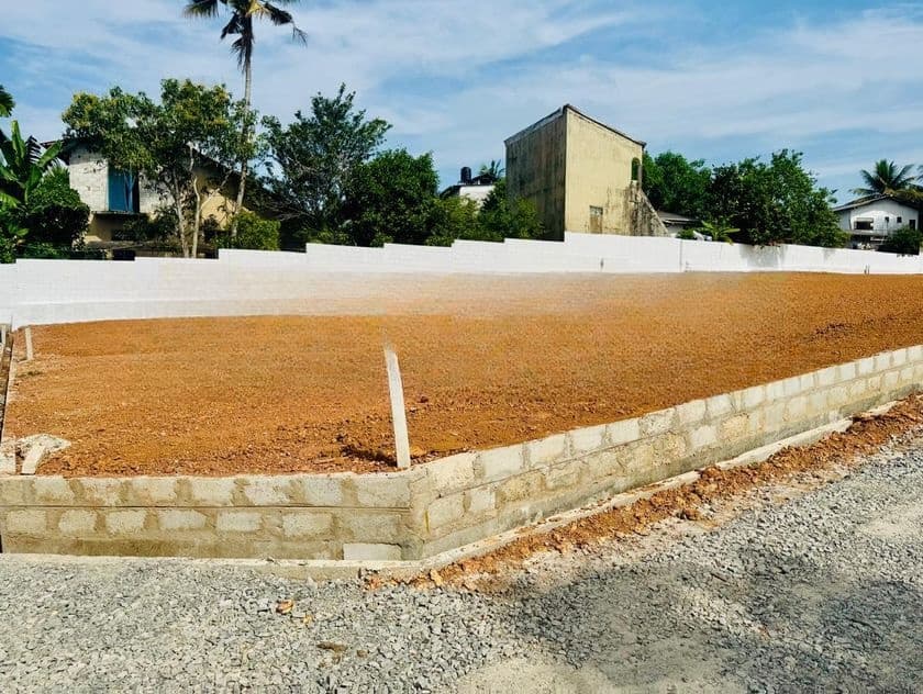 Land for Sale at Athurugiriya to Colombo