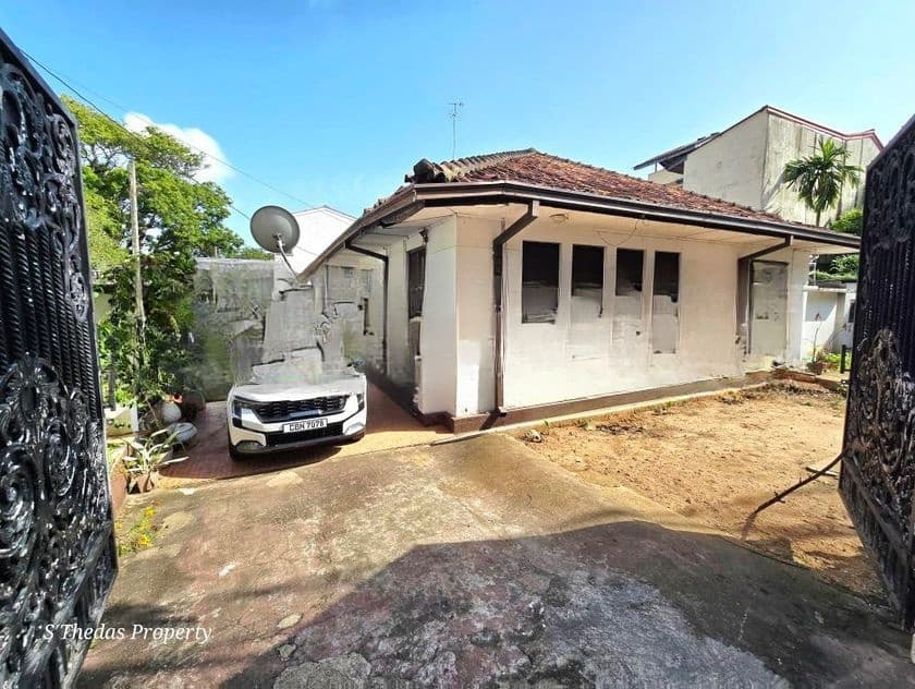 24 P High Residential Land with House for Sale in Nugegoda Town