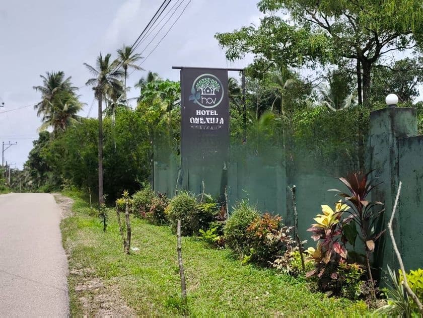 Hottel for sale in weliweriya