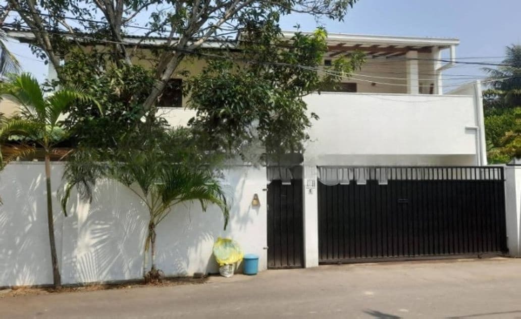 The House For Sale In Boralesgamuwa