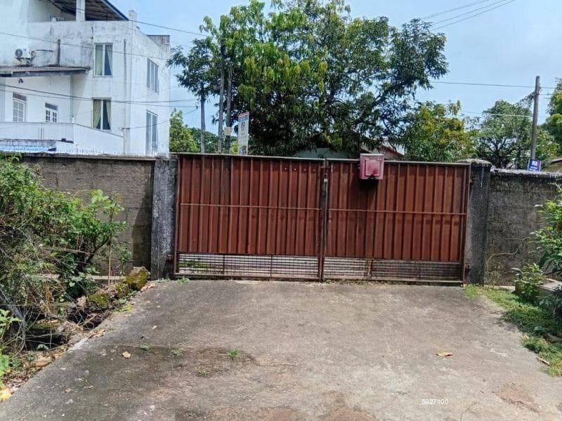 Urgent Sale - House for sale in Maharagama on Apeksha Cancer Hospital road