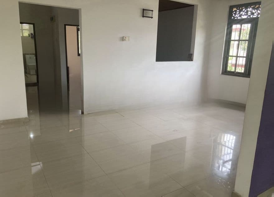 2 Bedroom Upstairs House for Rent in Makola