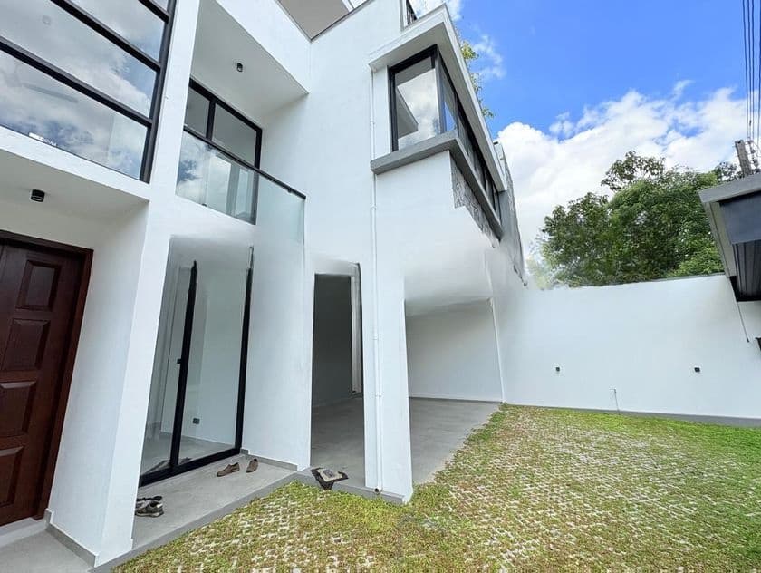 New Luxury House for Sale – Thalahena