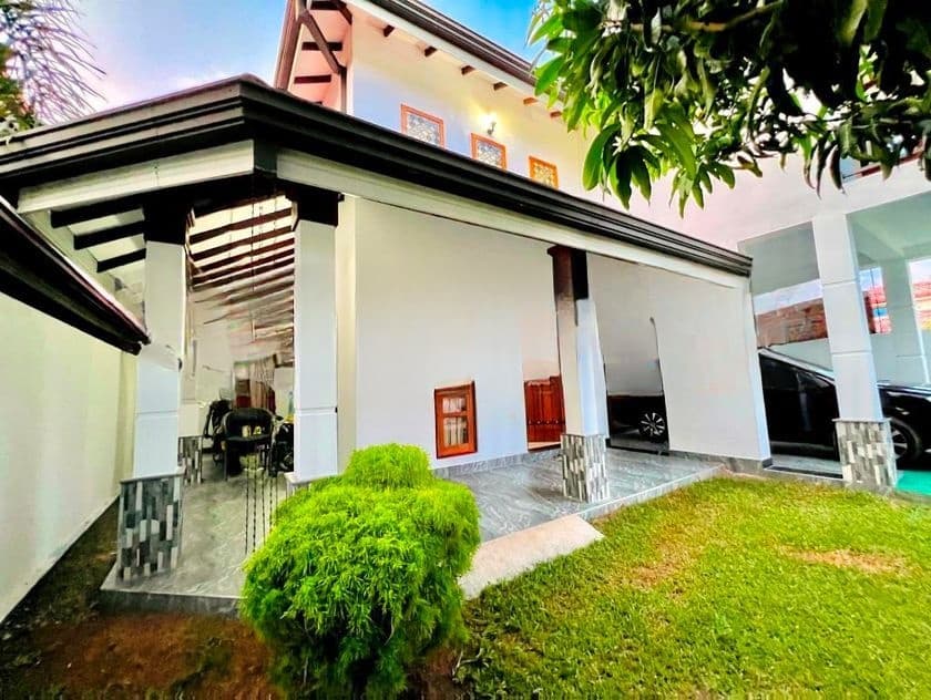 Good Condition An Upstairs Best House For Sale In Negombo Daluwakotuwa