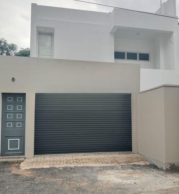 Modern 2-Storey House for Rent in Colombo 06 (HS4745)
