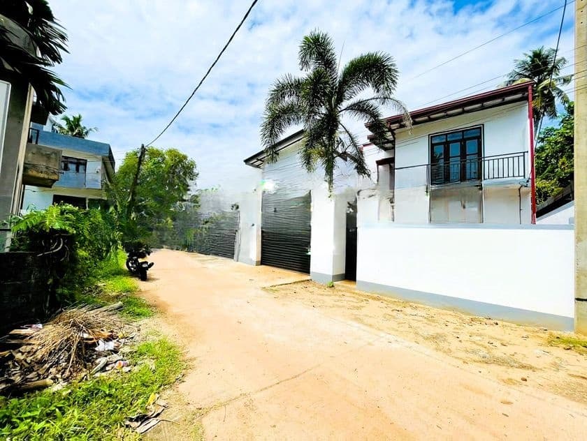 Elegant 3BR Home for Sale near Ederamulla Junction – Wattala