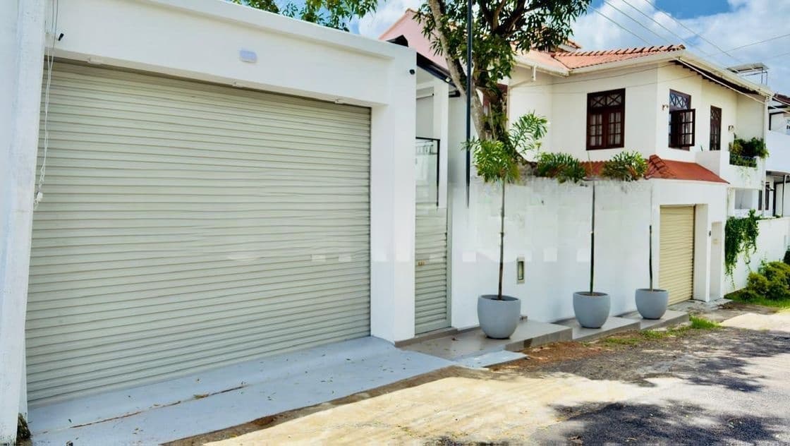 Luxury House for Sale in Thalawathugoda