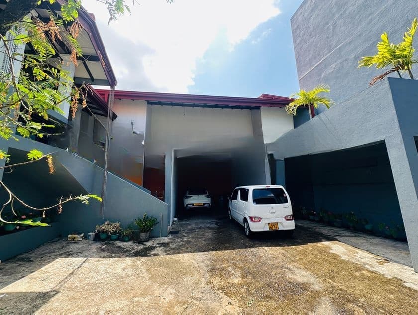 (AF268) 03 Story House With 22 P Sale At Nugegoda