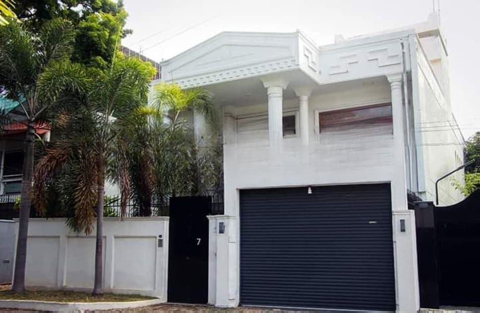 Commercial House for Rent at Off Dickmans Rd, Colombo 5 (C7-10177)