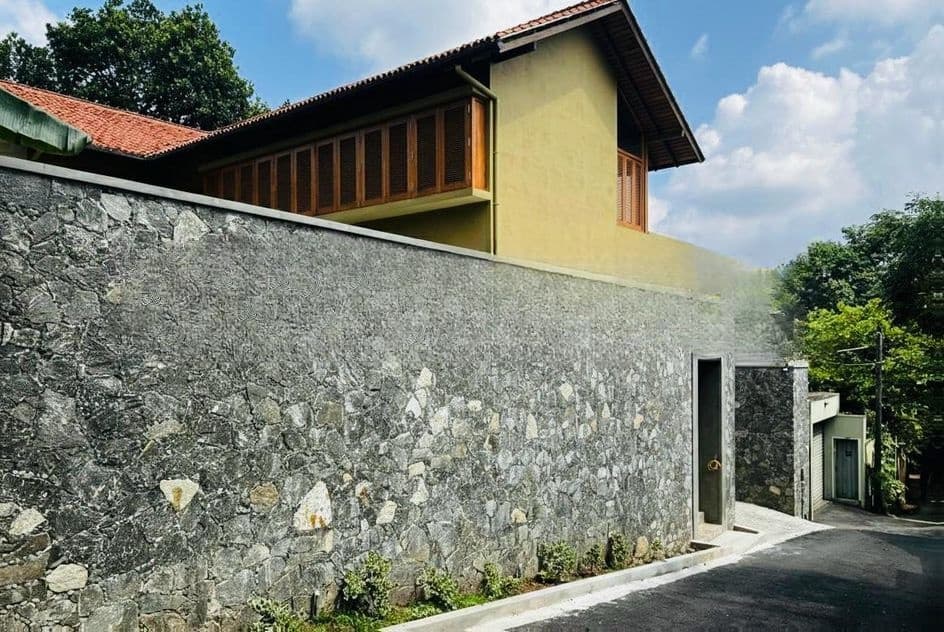 (AF678) 17 P Land with Brand New Luxury House Sale At Nugegoda