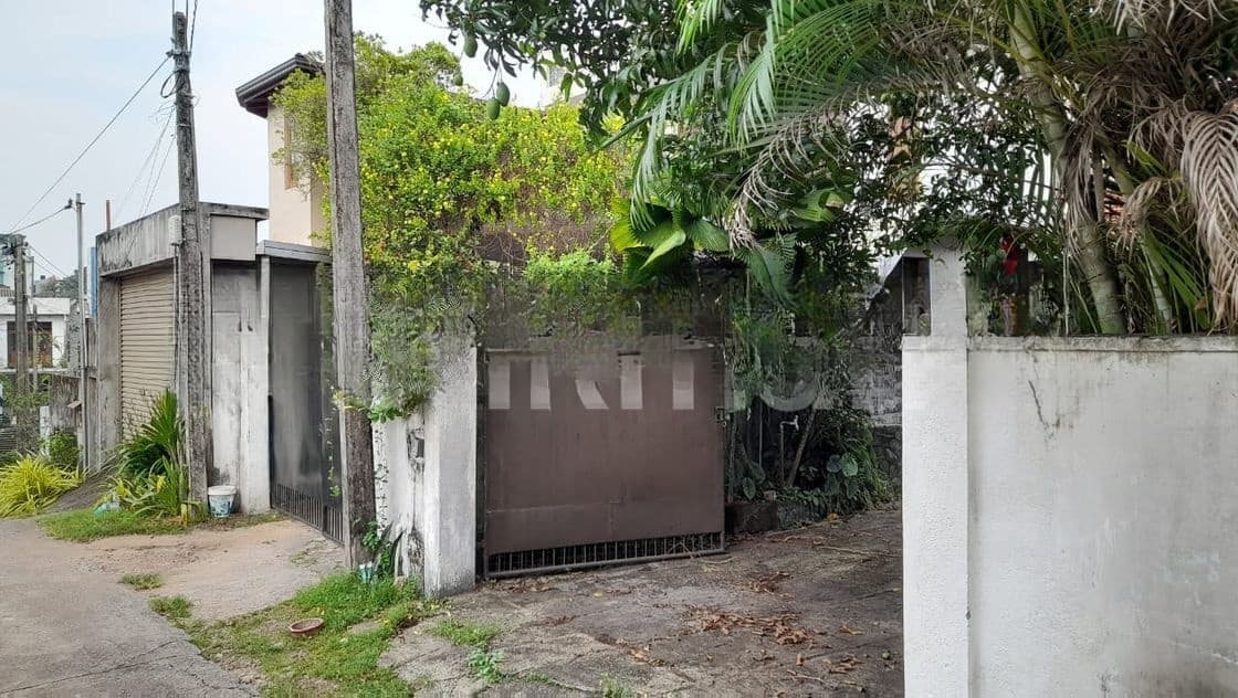 Highly Residential Land with House for Sale - Nugegoda