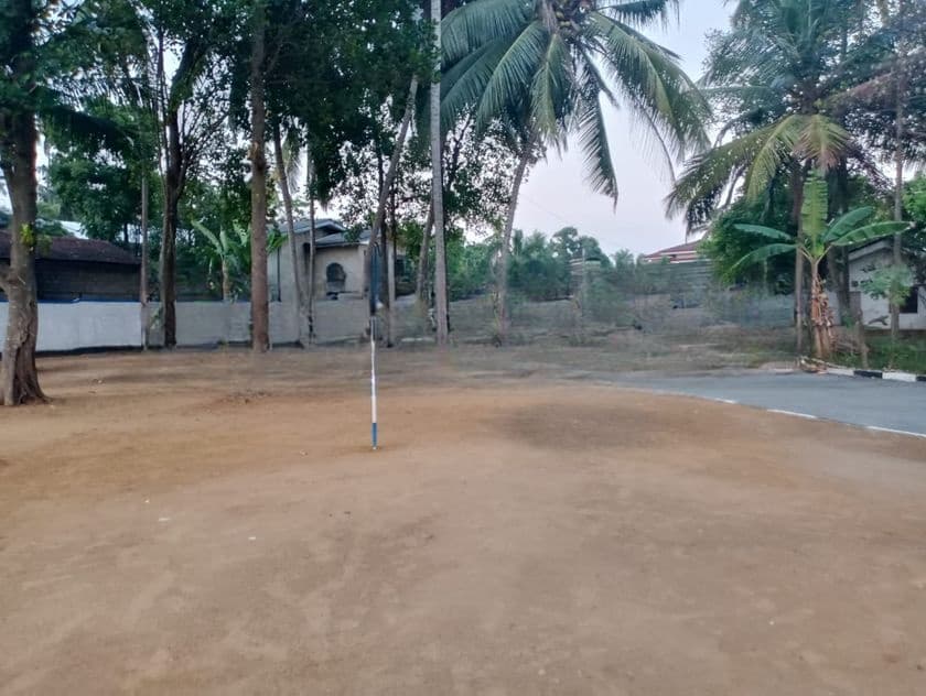 මීරිගමින් වටිනා බිම් කොටසක්