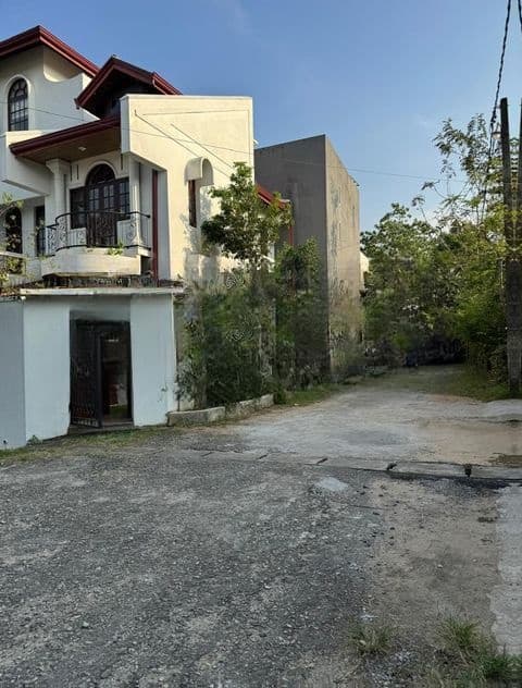 Super Three Storey House for Sale Baththaramulla Ds11644