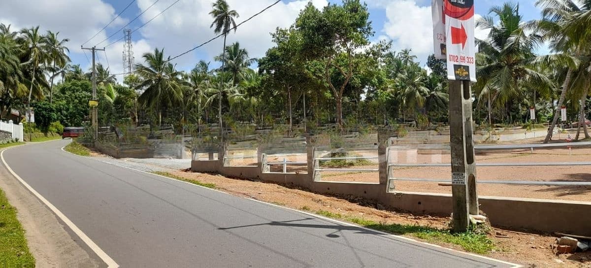 Land for Sale in Kandana Facing to Ganemulla Bus route 276/376